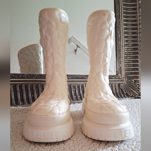 VALENTINO GARAVANI Atelier Rose Textured Rain Boots White EU 37 US 7 Org $770 - Picture 7 of 15